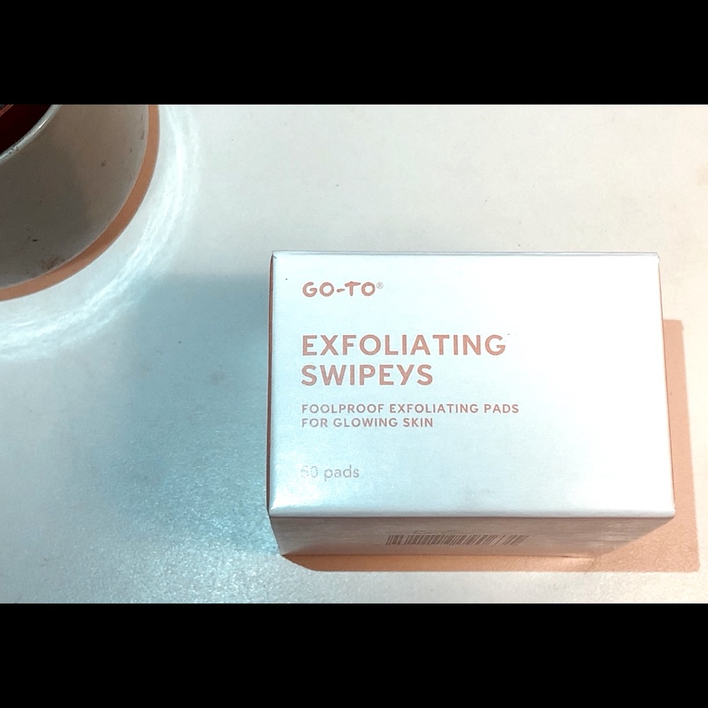 GO- To Exfoliating Swipeys Face Exfoliator
